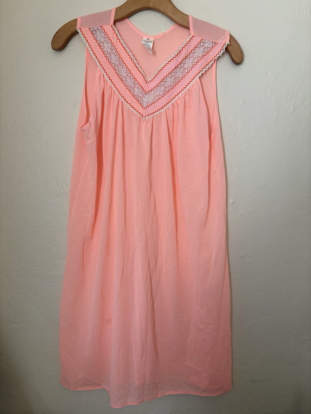 Women’s Vintage Nightgown M-L Peach Color Lace V Neck Sleeveless Union Made